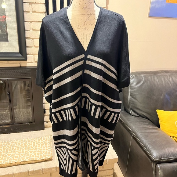 Fall and Winter Stylish Poncho Vest - Picture 2 of 12